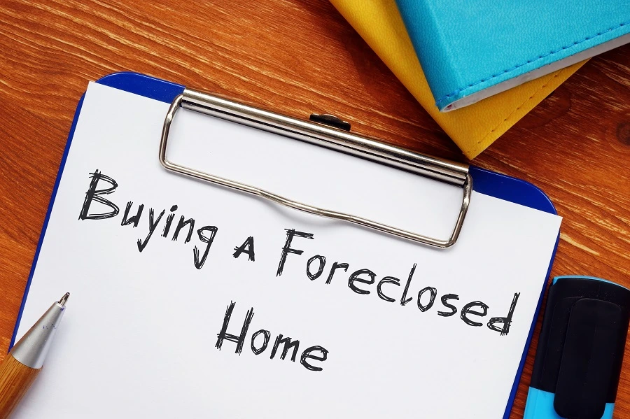 Pros & Cons of Buying a Foreclosed Home